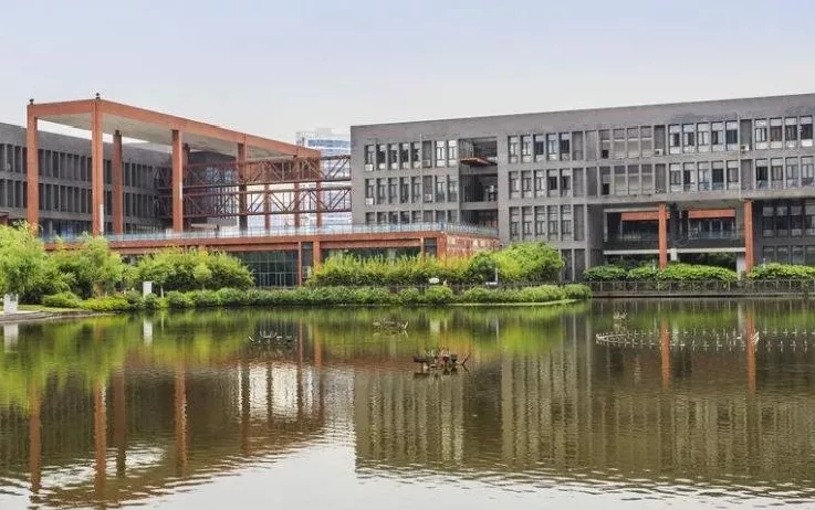 1986年,学校的前身中山大学孙文学院成立 1995年,学校更名为中山